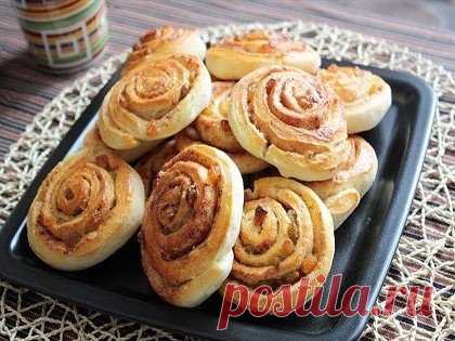 Завиванцы с изюмом и корицей: http://hap.dobrypovar.ru/kulinariya/zavivantsyi-s-izyumom-i-koritsey/