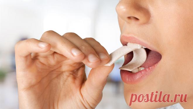 Врач объяснила, опасно ли проглатывать жвачку. Опасно ли проглатывать жвачку? Вокруг этого вопроса бытует много мифов. О том, в каких случаях это действительно может нанести вред здоровью и стоит ли переживать из-за одной проглоченной жвачки, "Газете.Ru" рассказала ...