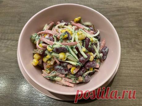Салат с фасолью кукурузой и сухариками