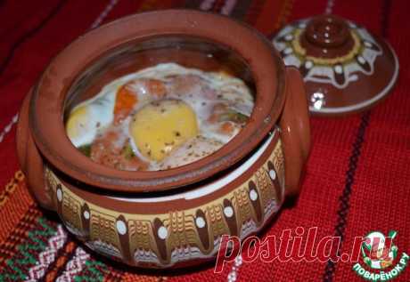 Запечённые яйца в горшочках.
