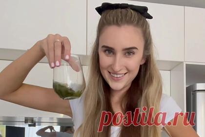 Блогерша с двухметровыми волосами раскрыла способ ускорить их рост. Блогерша раскрыла способ быстро отрастить длинные волосы и порадовала подписчиков. На ночь блогерша c двухметровыми волосами под псевдонимом Австралийская Рапунцель посоветовала наносить на корни волос маску, в состав которой входят два ингредиента: розмарин и кокосовое масло.