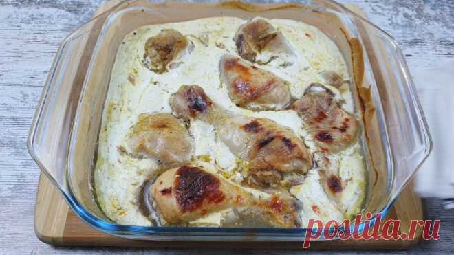 Когда мне хочется особенно вкусной курицы, готовлю ее в кефире (получается очень вкусно)  и добавляю специи.
Курица получается с хрустящей корочкой.