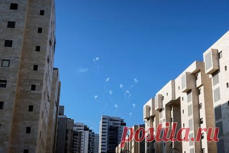 Боевое крыло ХАМАС заявило об очередном обстреле Тель-Авива. Боевое крыло движения ХАМАС «Бригады Изз ад-Дин аль-Кассам» заявило, что провело новую ракетную атаку на Тель-Авив. Группировка утверждает, что удар был нанесен в качестве ответа на «массовое истребление» Израилем мирных палестинцев. По их данным, в городе Ришон-ле-Цион есть разрушения, несколько человек пострадали