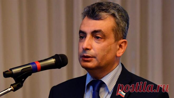 Политика Шлосберга признали террористом и экстремистом. Политика Льва Шлосберга, арестованного по делу о фейках про Вооружеенные силы России, внесли в перечень террористов и экстремистов в РФ. Об этом свидетельствуют данные на сайте ...