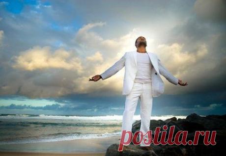 У каждого, абсолютно каждого человека, который чего-то очень хочет, но не может себе позволить, есть всего одна причина, которая не дает реализовать свою мечту, и только один враг, мешающий быть свободным.
И этот враг — страх.Страх остаться без денег или заказов в будущем, опасение, что вы не сможете начать все с нуля, боязнь новых стран, одиночества и смены знакомого окружения. Страх оставить привычное и окунуться в неизвестное. Страх выйти из зоны комфорта и отдаться на волю случая. Короче