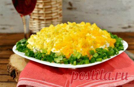 ТОП-5 ПРАЗДНИЧНЫХ САЛАТОВ 🍴1) САЛАТ «ИЗУМРУДНАЯ РОССЫПЬ» С КИВИИНГРЕДИЕНТЫ
● Куриное филе - 150 г 
● Сыр твёрдый - 120 г 
● Лук зелёный - 1 пучок 
● Помидор - 1 шт. 
● Яйца - 2 шт. 
● Киви - 4 шт. 
● Майонез - по вкусу 
● Соль - по вкусуПРИГОТОВЛЕНИЕ:
Салаты с киви всегда получаются освежающими и очень вкусными. Один из таких салатов это " Изумрудная россыпь", в котором великолепно сочетаются киви с курицей и помидорами. Салат готовила на день рождения дочки для разнообра...