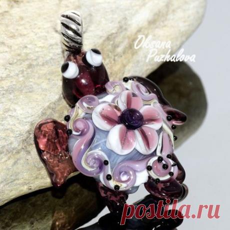 Украшения, выплавленные из стекла. Мастер Оксана Пужалова