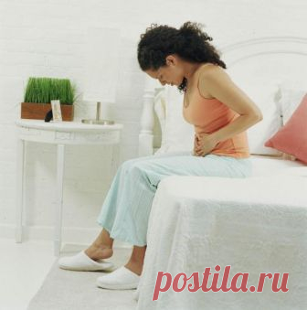 Симптомы энтероколита и лечение народными средствами Энтероколит дает о себе знать, как правило, неожиданно. Предшествовать заболеванию могут острые кишечные инфекции, гельминты, нарушения режима питания, например, длительное голодание или наоборот, чрезмерное употребление пищи, диеты...
