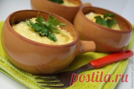 Любите жюльен? Вот подборка самых вкусных рецептов!

Сохрани себе на стену 

1. Жюльен из шампиньонов

Ингредиенты:

Шампиньоны — 500–600 г
Репчатый лук — 3 шт.
Топленое масло — 150 г
Оливковое (подсолнечное) масло — 2–3 ст. л.
Сметана — 500 мл
Твердый сыр — 100 г
соль — по вкусу
Перец — по вкусу

Приготовление:

1. Грибы моем, высушиваем на бумажном полотенце, выламываем ножки, их не используем. 
2. Нарезаем грибы тонкой соломкой, лук — небольшими кубиками, сыр — натираем...