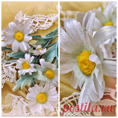 Ромашки из искуственного атласа. Серединки цветов тоже из ткани . Нежный букет делала в подарок.