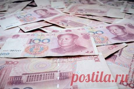 Нуждающийся в деньгах мальчик нашел два миллиона рублей и вернул их владельцу. 13-летний житель Китая нашел сумку с крупной суммой денег внутри и вернул ее владельцу. Ян Сюань шел по улице с матерью, когда заметил лежавшую на земле белую сумку, которую выронил проезжавший мимо велосипедист. Мальчик из любопытства открыл ее и обнаружил внутри 158 тысяч юаней.