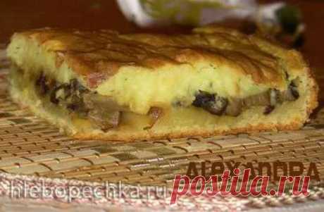 Пирог с грибами и картофелем Пирог с грибами и картофелем: рецепт дрожжевого теста, начинка из грибов, картофеля, лука и сыра, выпечка при 180°C.