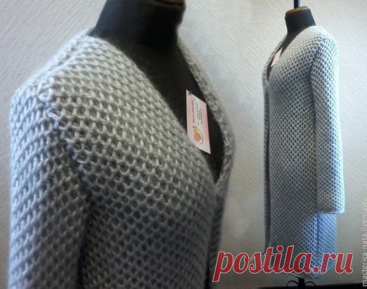 Кардиган спицами узором «Соты»
Описание и видео: http://prjaga.ru/uzory-vyazaniya/spicami/uzor-spicami-soty