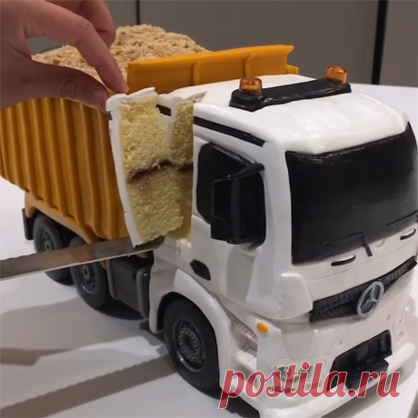 Торты которые очень жалко есть.