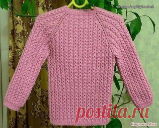 Узор для джемпера спицами
#вязание #спицами

Этот узор образован перекинутыми петлями. Для вязания образца набирают 
число петель, кратное 5 плюс 2 петли для симметрии рисунка, плюс 2 
Показать полностью…