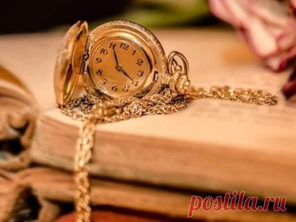 Золотая минута для исполнения желаний Каждый человек живет своей мечтой, радуясь маленьким победам на пути к желанной цели. Привлечь в жизнь удачу и исполнить желание можно благодаря золотой минуте суток, во время которой Вселенная охотно откликается на просьбы.