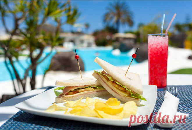 Шведский стол: как не набрать лишний вес в отпуске