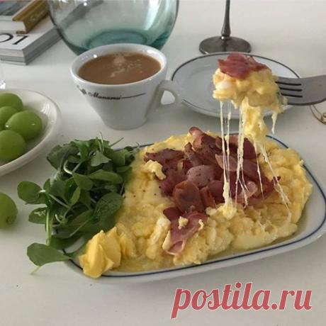 (3) Facebook