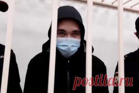 Раскаяние казанского стрелка Галявиева за нападение на школу попало на видео. Казанский стрелок Ильназ Галявиев рассказал о совершенном им вооруженном нападении на гимназию №175. Он говорит, что действовал в одиночку, никто его не подстрекал к нападению. Галявиев отметил, что не состоял в секте. При этом, он оговорился, что многое могло его остановить, не пояснив суть сказанного.