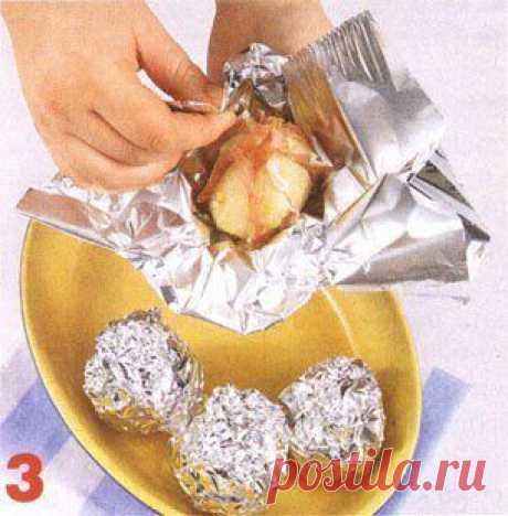 Картофель запеченный в фольге с сыром и ветчиной