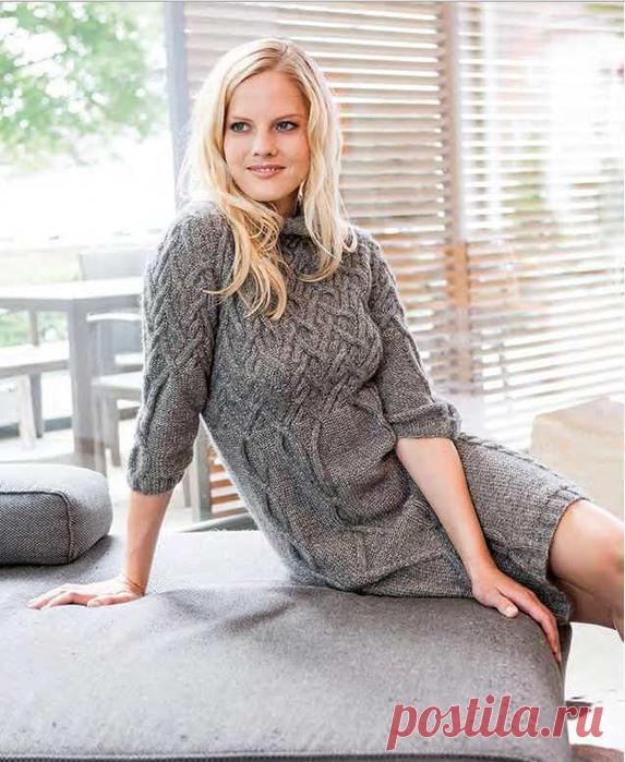 Серое платье с косами.