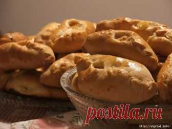 Русские пироги, о которых вы никогда не слышали 

Для друзей – пироги, для врагов – кулаки. Собственно, само слово «пирог» происходит от древнерусского «пир» и указывает на то, что ни одно торжественное застолье без них не обходилось.

 
Накрёпок
 …