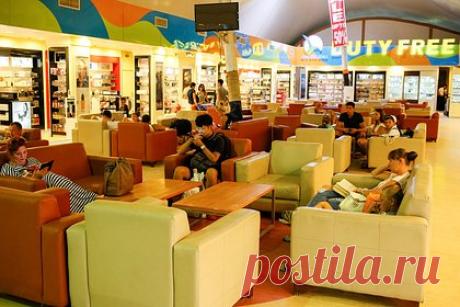 В Египте изменились правила работы магазинов duty free. В египетских магазинах duty free туристам разрешили покупать до двух литров спиртных напитков и двух блоков сигарет. Новые правила вступили в силу с февраля 2023 года. Путешественникам позволяется потратить до 200 долларов при предъявлении загранпаспорта, включая в эту сумму алкоголь.