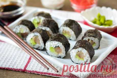 Рецепт: Роллы с солёной скумбрией и свежим огурцом на RussianFood.com