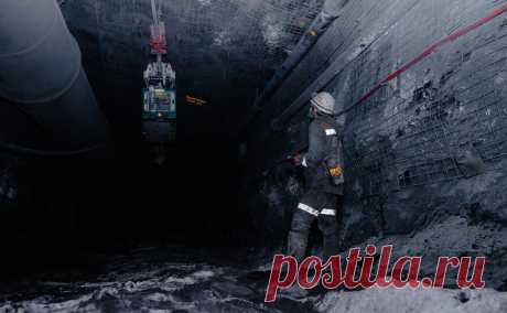 На шахте «Распадская» произошел пожар. Возгорание на «Распадской» началось на глубине нескольких сотен метров, из шахты вывели около 200 горняков. Пострадавших, по предварительным данным, нет