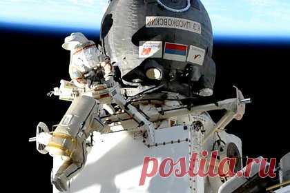 В США прокомментировали утечку на российском «Союзе МС-22». Утечка на пристыкованном к Международной космической станции (МКС) корабле «Союз МС-22» демонстрирует необходимость перекрестных полетов между НАСА и «Роскосмосом». С таким комментарием выступило американское издание SpaceNews, которое допустило, что корабль мог прийти в негодность.