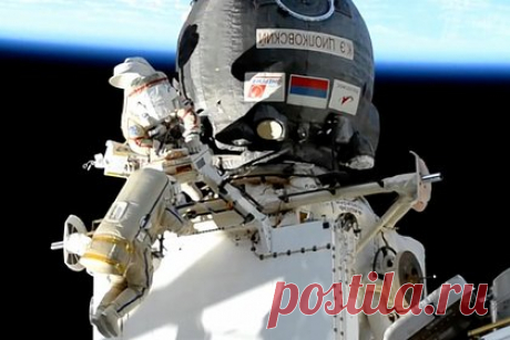 В США прокомментировали утечку на российском «Союзе МС-22». Утечка на пристыкованном к Международной космической станции (МКС) корабле «Союз МС-22» демонстрирует необходимость перекрестных полетов между НАСА и «Роскосмосом». С таким комментарием выступило американское издание SpaceNews, которое допустило, что корабль мог прийти в негодность.