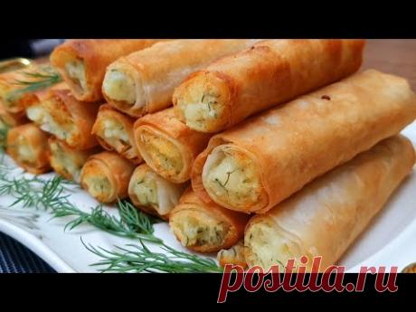 Картофель никогда не был таким вкусным! Приготовьте таким образом картошку и вы получите потрясающий результат.
Для приготовления нам потребуется:
Картофель -- 1 кг.
Соль -- по вкусу
Черный перец -- по вкусу.
Масло растительное -- для жарки.
Сметана -- 2 ст.л.
Чеснок -- 3 зубчика.
Зелень -- петрушка, укроп.
Способ приготовления:
1. Картофель чистим и моем.
2. Нарезаем картофель тонкими ломтиками.
3. Добавляем соль, перец и растительное масло.
4. Промываем картофель в холодной воде.
5. Обжарива…