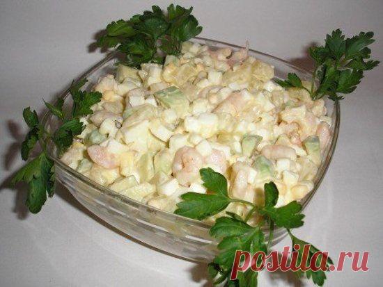 Салат с копченой курицей и помидорами