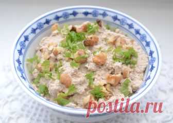 Баба гануш — это блюдо средне-восточной кухни. Обычно это закуска из баклажанов с овощами и пряностями. По своему вкусу и желанию можно добавить молотый кумин, чили, мелко порезанную петрушку или мяту.