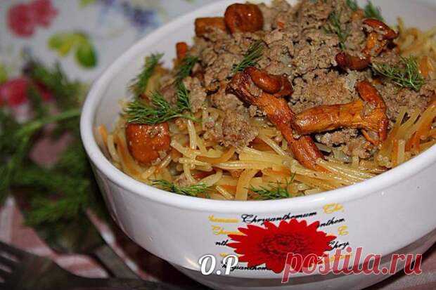 Обалденная жаренная вермишель с фаршем и грибами 


Вкуснятина!









Ингредиенты:
вермишель — 300 граммфарш — 250 граммгрибы — 200 грамм (у меня отварные лисички)лук — 1 штукавода — 500 мл (кипяток)сливочное масло — 30 граммрастительное масло- д…