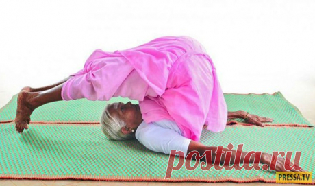 98-летняя Нанаммал - самый старый инструктор йоги в Индии (8 фото + видео) Нанаммал - 98-летняя женщина из Индии. В своем почтенном возрасте она активно занимается йогой и, более того, преподает йогу более сотни студентов, проводя занятия каждый день. Самому младшему ее