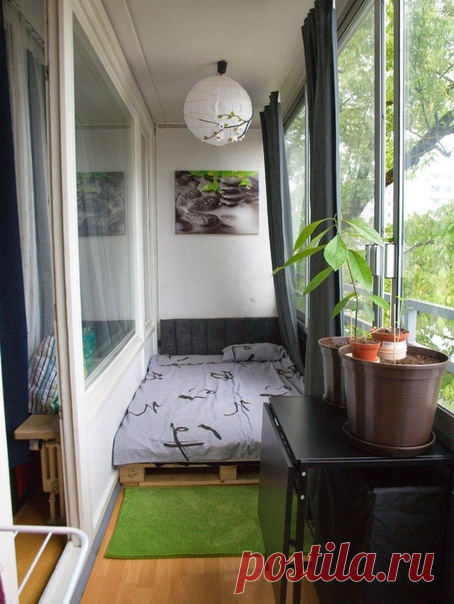 Классная летняя спальня. Особенно когда за окном деревья, а не куча вонючих машин...