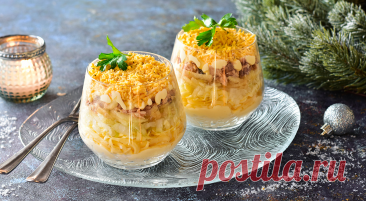 Салаты в бокалах: 10 праздничных рецептов | ГАСТРОНОМ.РУ | Дзен