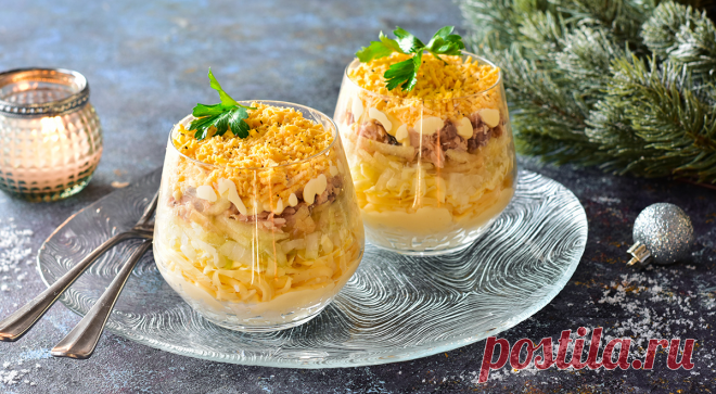 Салаты в бокалах: 10 праздничных рецептов | ГАСТРОНОМ.РУ | Дзен
