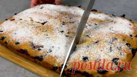 Все смешала и в духовку. Простой и вкусный пирог с замороженными ягодами: даже миксер использовать не нужно Пироги с ягодами готовят на протяжении многих веков, так как это самый доступный и любимый десерт для детей и взрослых. Раньше к пирогам с ягодами не добавляли сахара, ссылаясь на то, что клубника, черника или ежевика придадут должную сладость.  Сейчас отношение к пирогам изменилось. Сладкая выпечка обязательно имеет в составе небольшое количество сахара. Так повара […]