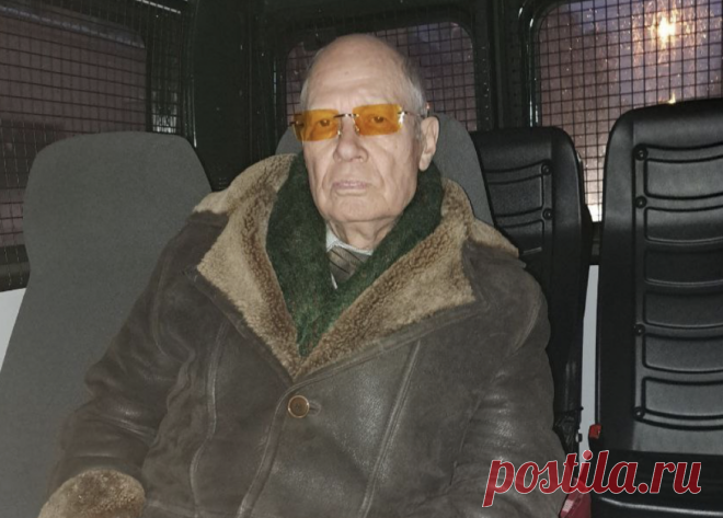 В России встретили выдворенного из Латвии 82-летнего мужчину. Власти Псковской области окажут ему всю необходимую помощь.
