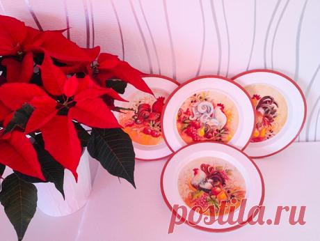 Петушки, набор из 4-x тарелочек - комбинированный, тарелки ручной работы, панно настенные, панно на стену, панно декоративные, декор для интерьера, из газетных трубочек, декор для дома, декор стен, тарелки настенные, плетение из газет, плетение из бумажной лозы