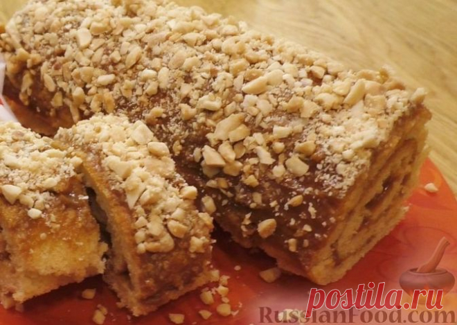 Рецепт: Бисквитный рулет с вареной сгущенкой и орехами на RussianFood.com