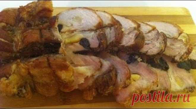 Вкусное запеченное сало с чесноком и черносливом