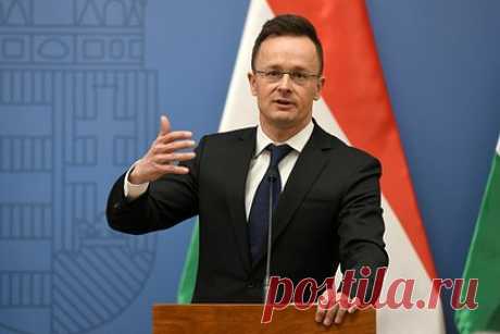 МИД Венгрии выступил против вступления Украины в ЕС. Венгрия не поддержит вступление Украины в Европейский Союз до тех пор, пока Киев не восстановит права венгров, проживающих в Закарпатье. Об этом заявил глава МИД Венгрии Петер Сийярто. Он отметил, что из-за принятия ряда законов в 2022 году, касавшихся языковых прав меньшинств на Украине, Венгрия ужесточила позицию.