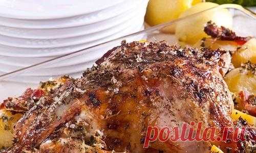 Курица, запеченная с картофелем и грудинкой: пошаговый рецепт