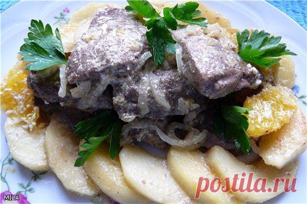 ПЕЧЕНЬ ЖАРЕНАЯ С ЯБЛОКАМИ И АПЕЛЬСИНАМИ.