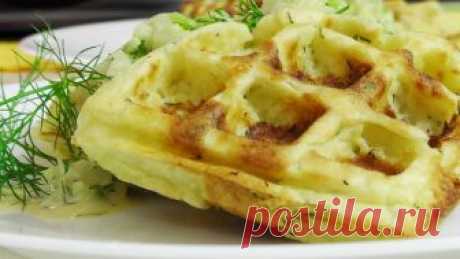 Картофельные вафли с курицей в электровафельнице GF-020 Waffle Pro Картофельные вафли с курицей в электровафельнице GF-020 Waffle Pro. Видео рецепт приготовления толстых вафель из картофеля с куриным фаршем под огуречным соу...