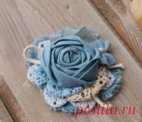Купить Брошь из ткани &quot;Soft blue&quot; брошь цветок текстильная брошь бохо голубой