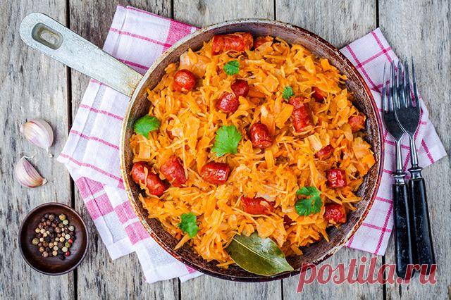 Капуста по-московски

Ингредиенты

Квашеная капуста — 500 г
Мука — 1 ст.л.
Мясной микс (говядина, свинина, курица, ветчина, сосиски) — 500 г
лук репчатый — 1 шт.
Маринованные грибы — 10шт.
Соленые огурцы — 5 шт.
Масло сливочное — По вкусу